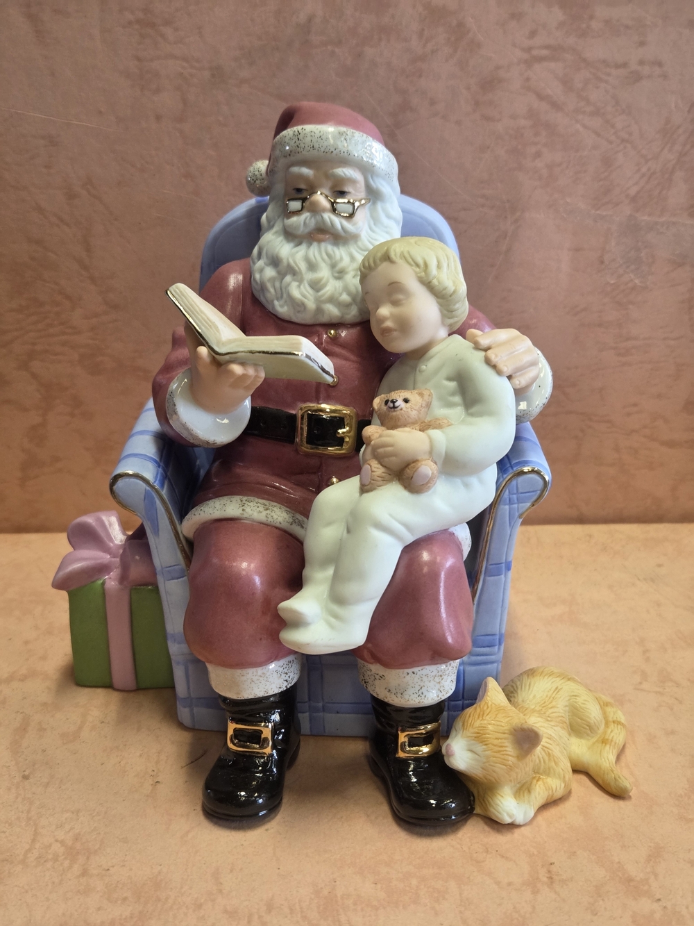 LENOX 2008 SANTA FIGURINE "SANTA'S FAIRYTALE" PORCELAIN WITH 24K GOLD INLAY